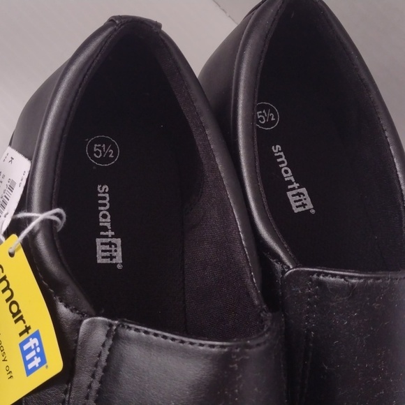 Smart fit boys school shoes black sizes (1) 5 And (2) Size 4. three pairs - Picture 4 of 8